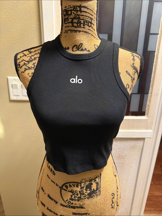ALO Yoga Tops - ALO Yoga Black Ribbed Cropped Tank Top